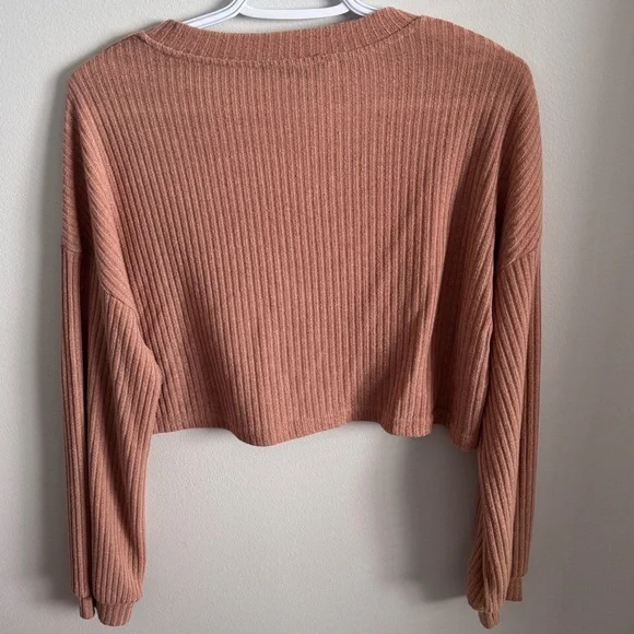 SHEIN Ribbed V-Neck Top - Picture 3 of 3